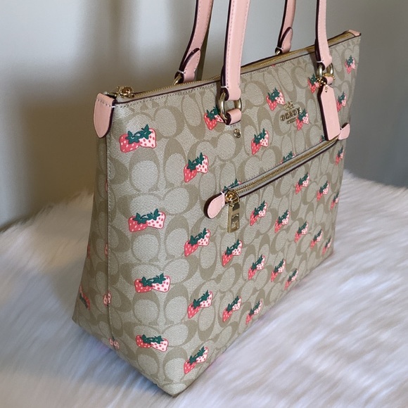 NWT💃Coach Gallery Tote In Signature Canvas With Strawberry Print - Picture 3 of 12